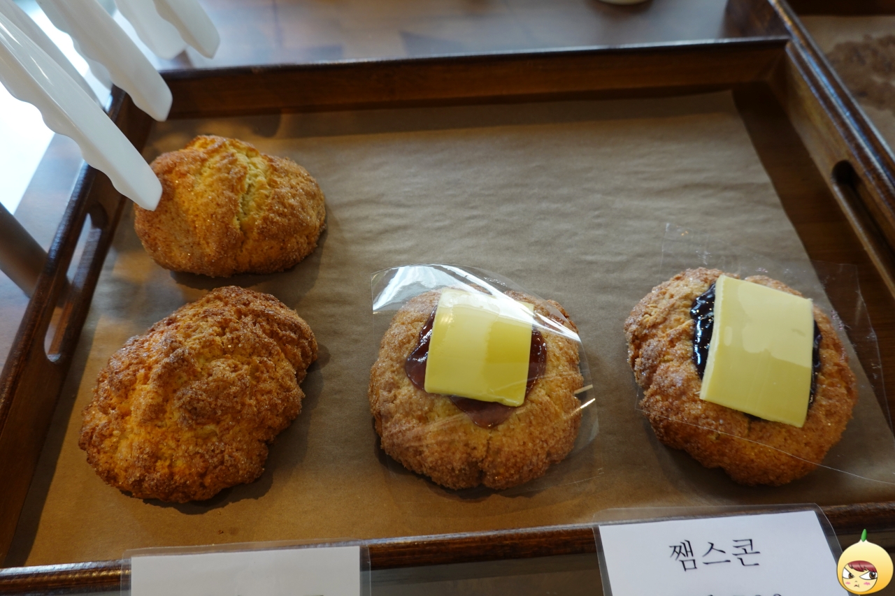 플레인과 쨈 스콘