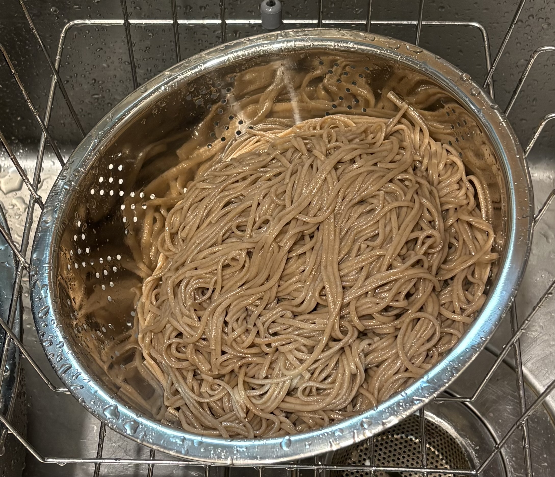 찬물에 헹군 메밀면