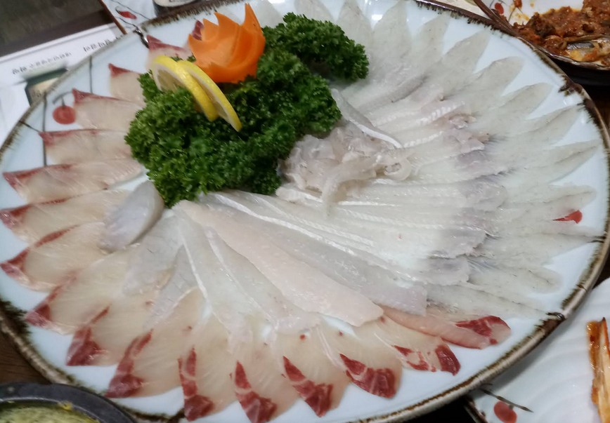 가장 많이 언급되는 메뉴는 역시 자연산 회