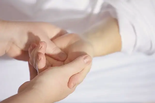 손가락 관절염 증상 자세히 알아보기