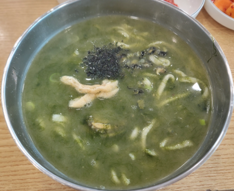 표선칼국수 : 전복보말칼국수부터 제주 바다 향 담긴 해장 한 그릇