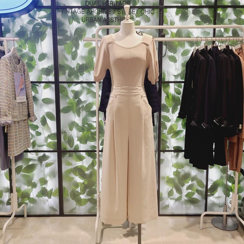 듀엘 스퀘어넥린넨점프슈트 D22MSE045