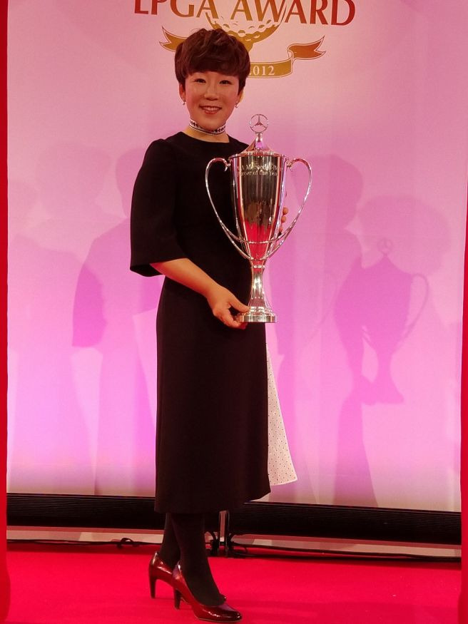 최종일 단독 선두 경쟁을 펼친 신지애 프로의 악사 레이디스 라운드 장면