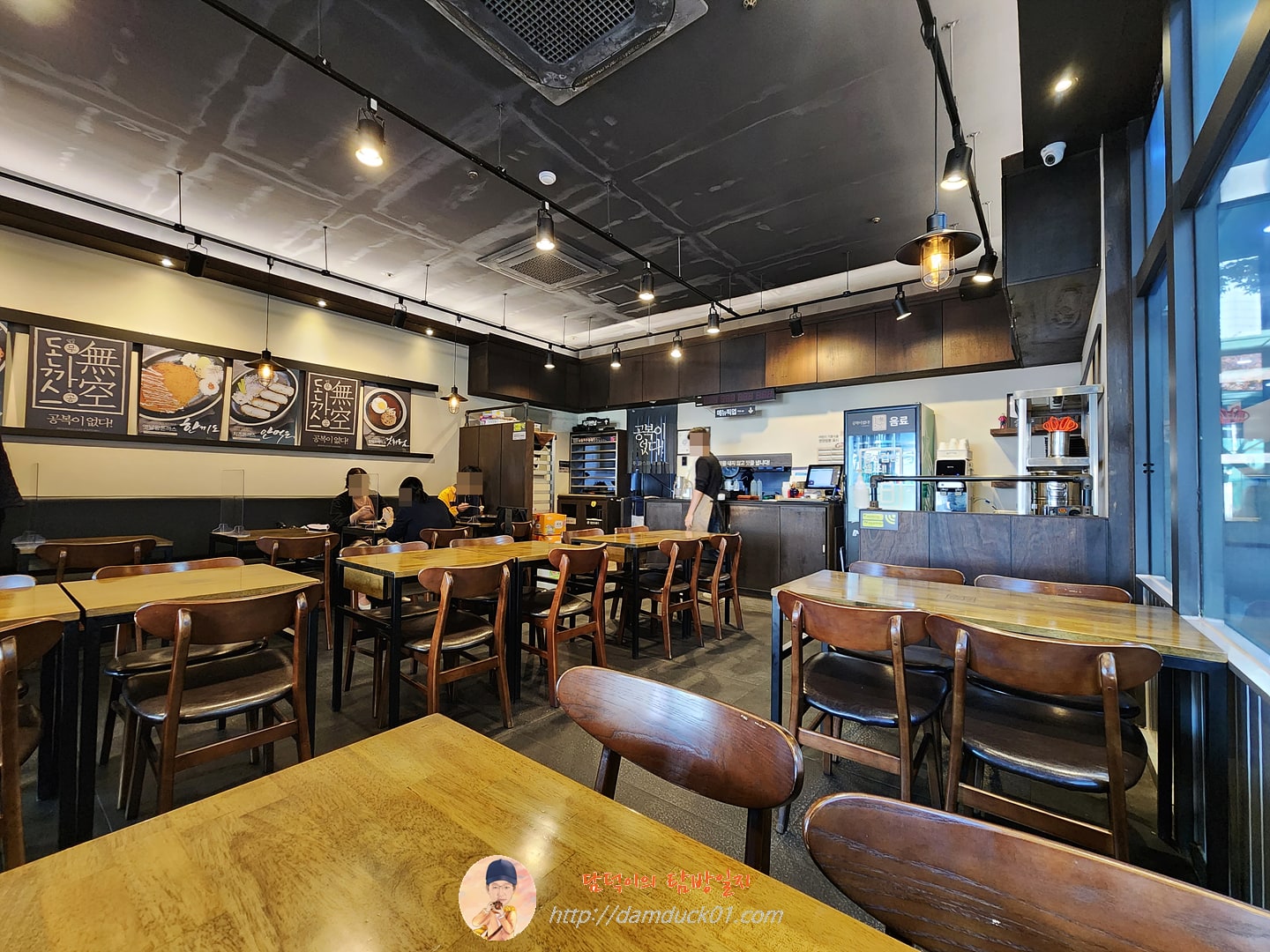 무공돈까스 실내