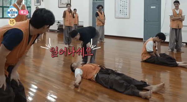 요가중에 코골며 자는 전현무