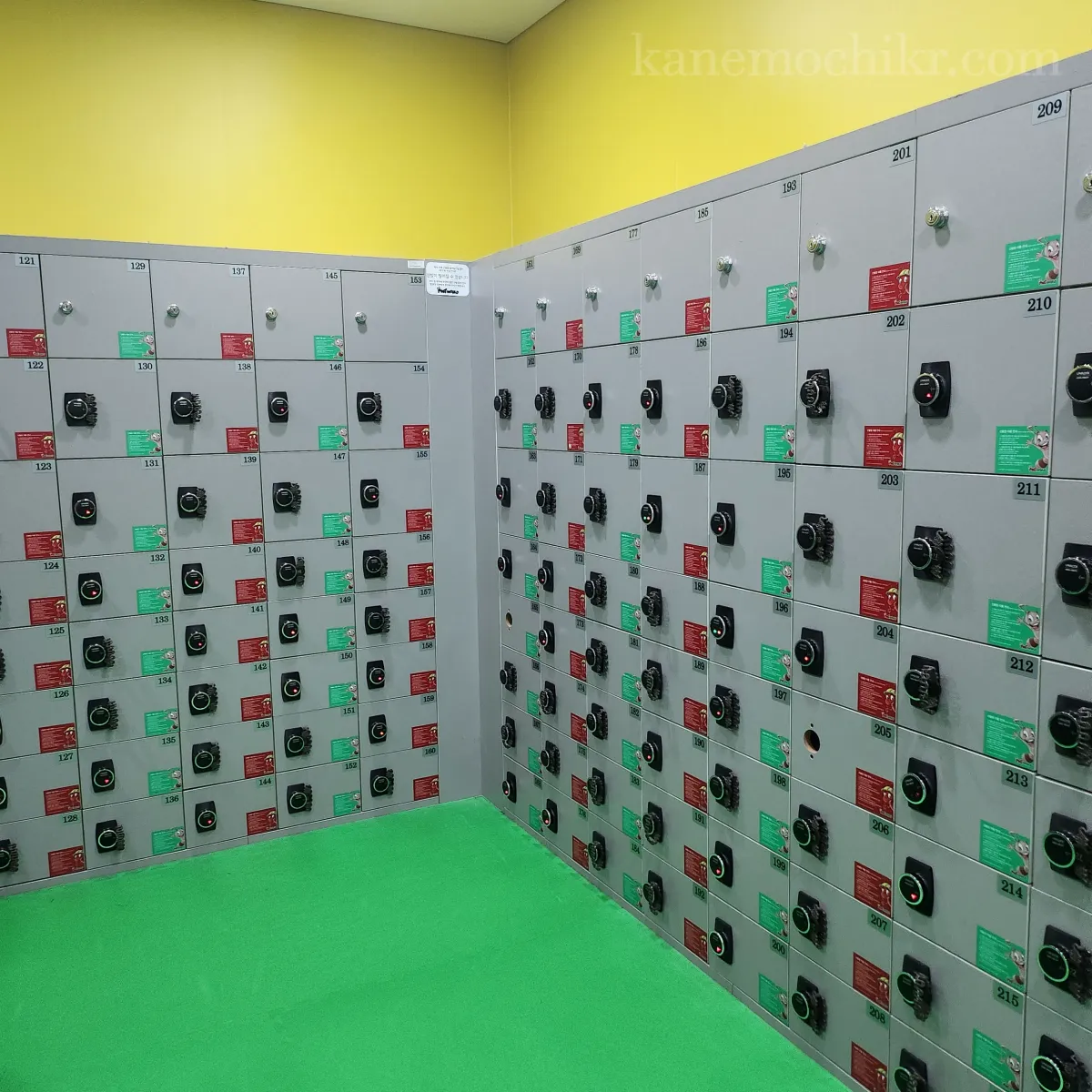 앤트월드-키즈카페-신발장