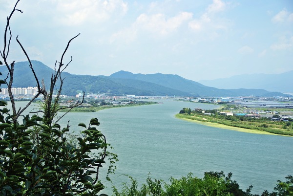 죽도왜성에서 보는 낙동강과 맥도