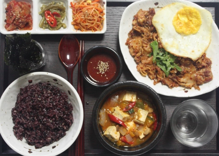 KBS 2TV 생생정보 김해 돼지불고기정식 고기굽는아저씨