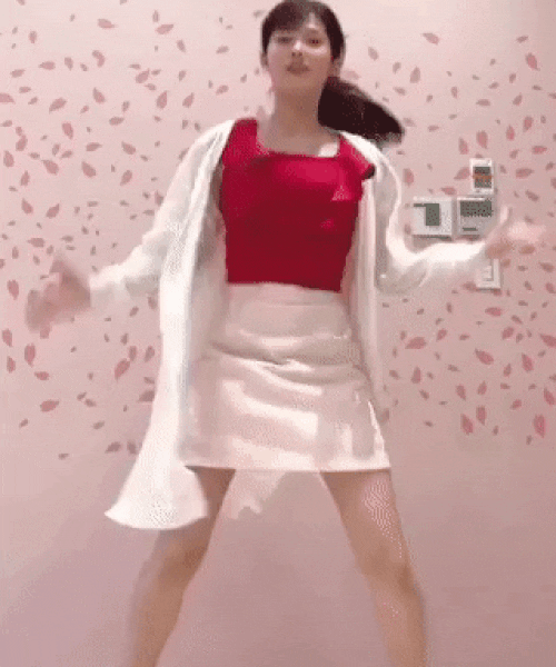 타니지리 모에 谷尻萌 gif