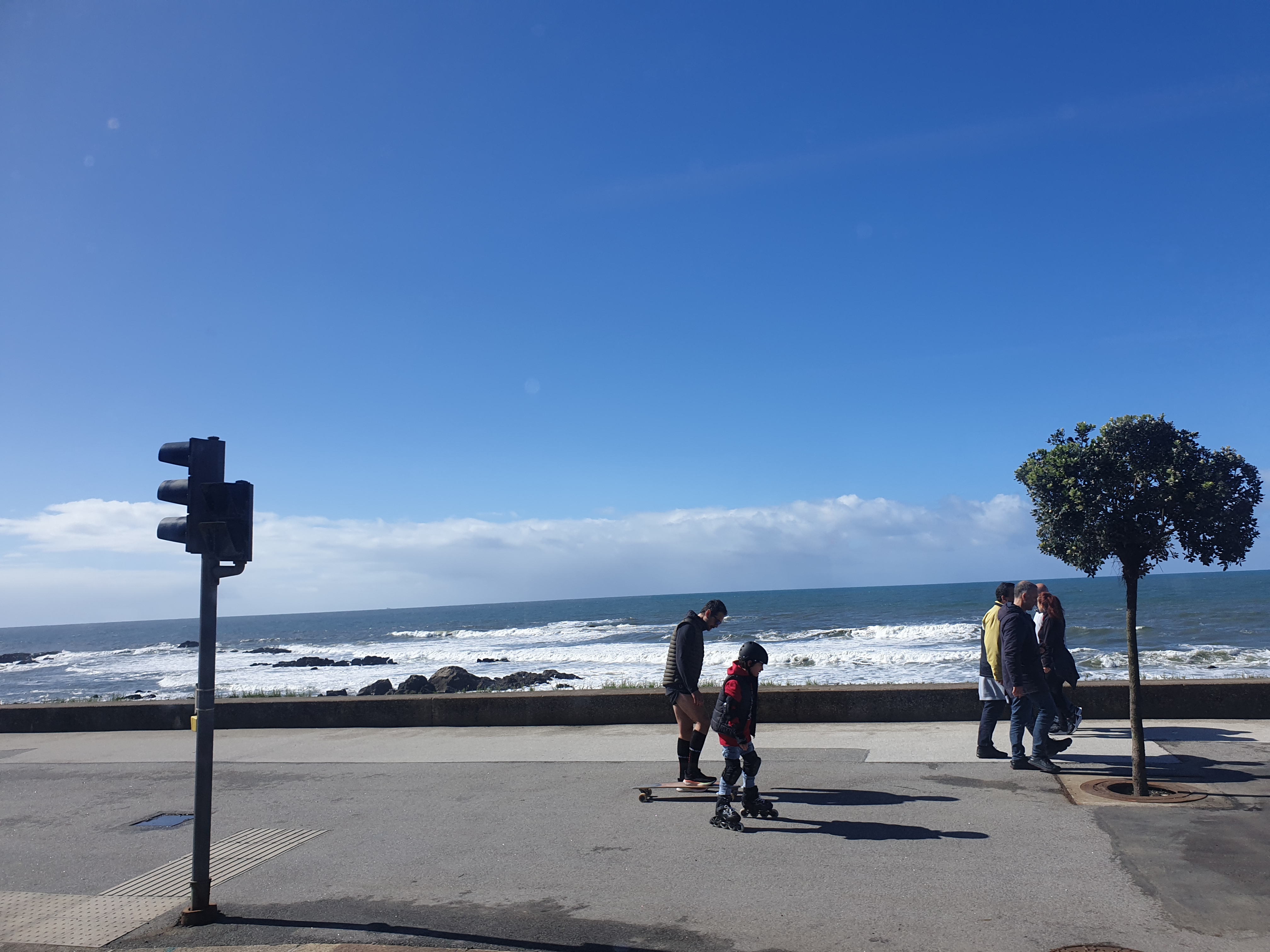 대서양 해변에는 조깅을 하거나 걷거나 가족들이 나와 함께 즐기는 평화로운 모습들을 종종 볼수 있어요.