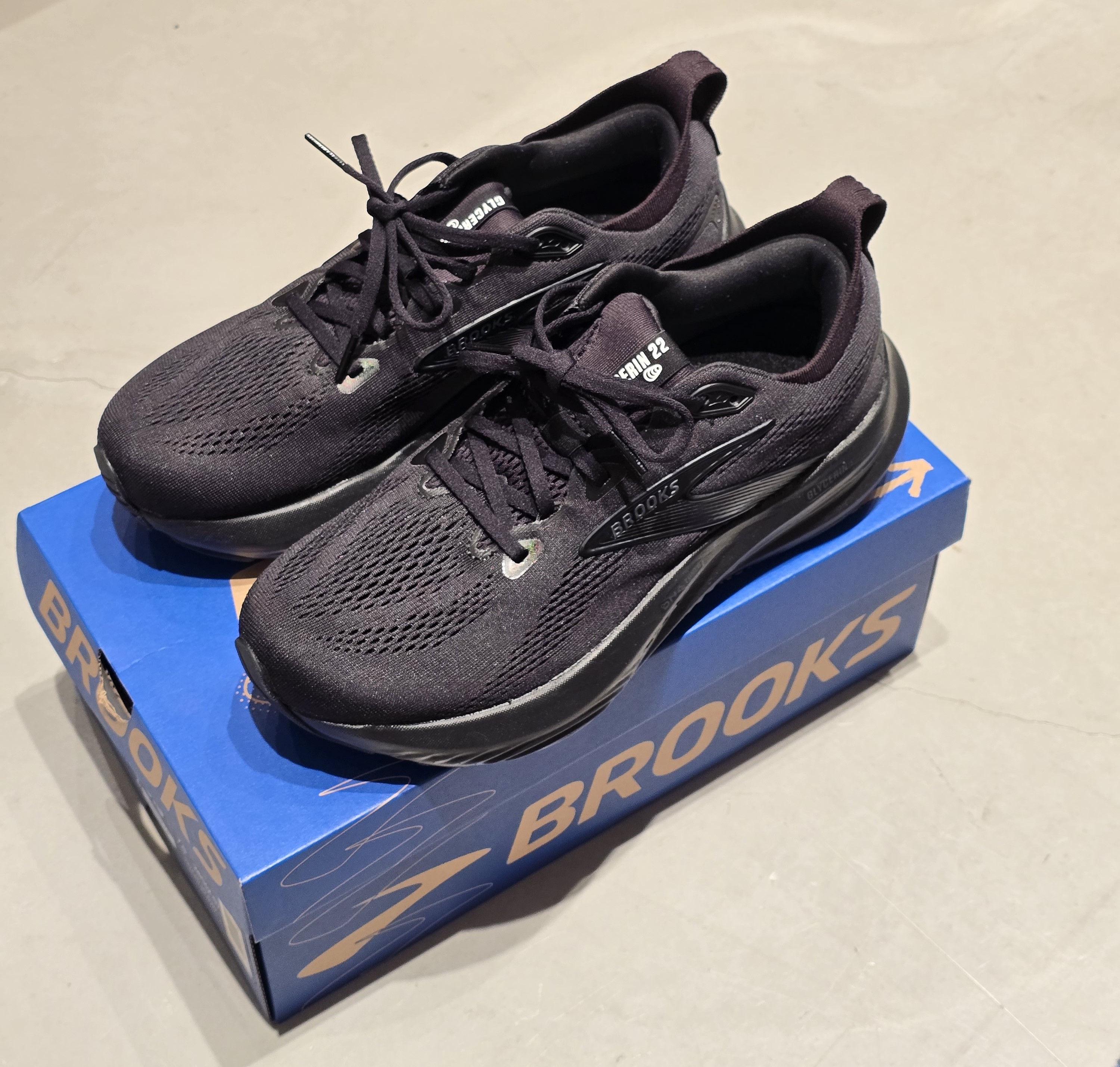 브룩스 브랜드 신발사진 (글리세린 22)