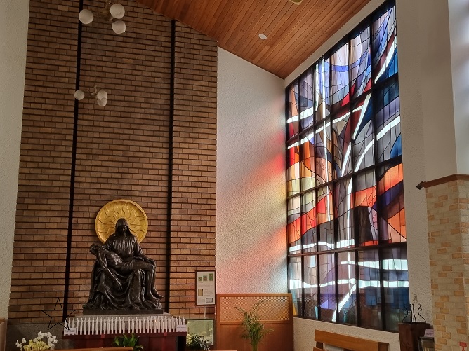 부산 중앙 주교좌성당 피에타 상, 스테인드글라스 사진