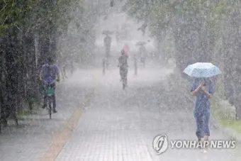 광주 소나기 가능성 비 올 때 운전 속도와 시야 확보_25