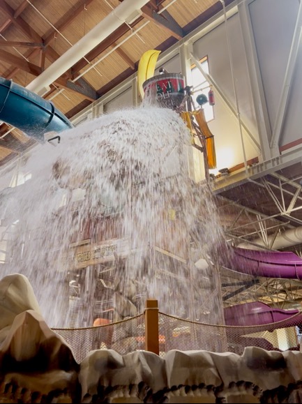 Kids getting splashed by the central water tower at Great Wolf Lodge
