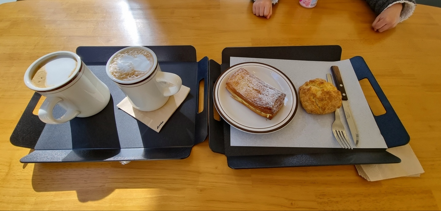 화정카페-화정신상카페-모노카페-캠핑카페-모노카페주소-모노카페영업시간-모노카페카라반-모노카페내부-모노카페2층내부-모노카페음료-모노카피디저트