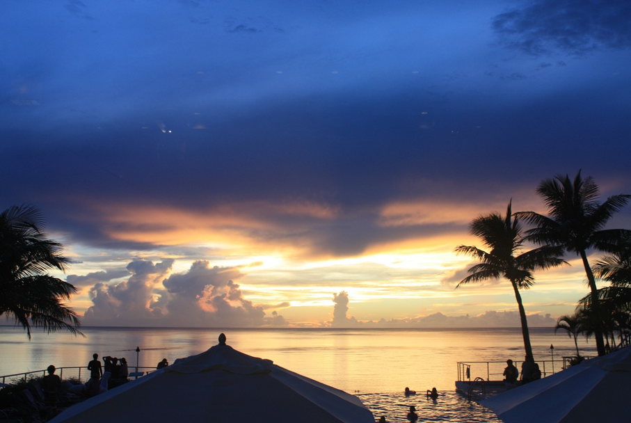 괌 바다 노을 모습 사진