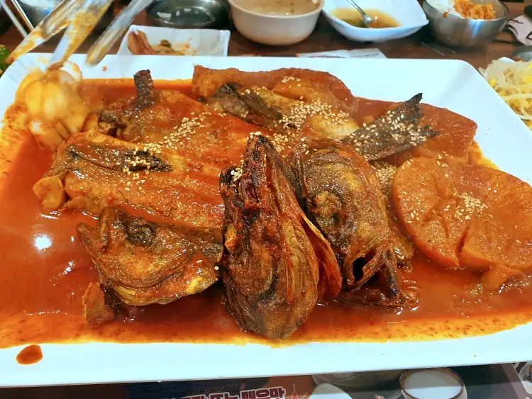 소문의맛집 외식하는날 버스킹 정인 추천 코다리 해물 시래기 갈비 조림 맛있는 식당 인천 송도 맛집 위치 메뉴 가격 정보
