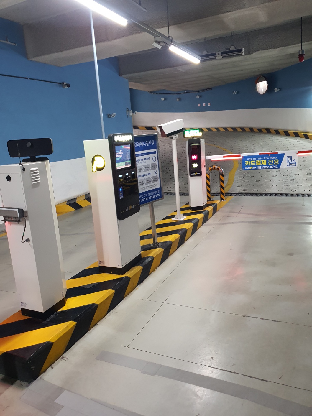 무인주차장은-별도의-인력이-없습니다.