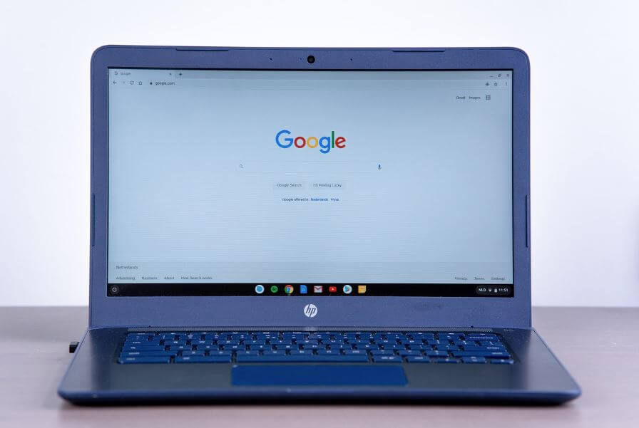 노트북에 구글 홈페이지 화면