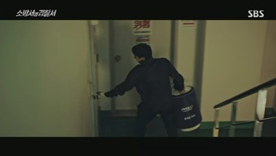 질소액체를 들고 뛰어가는 김래원