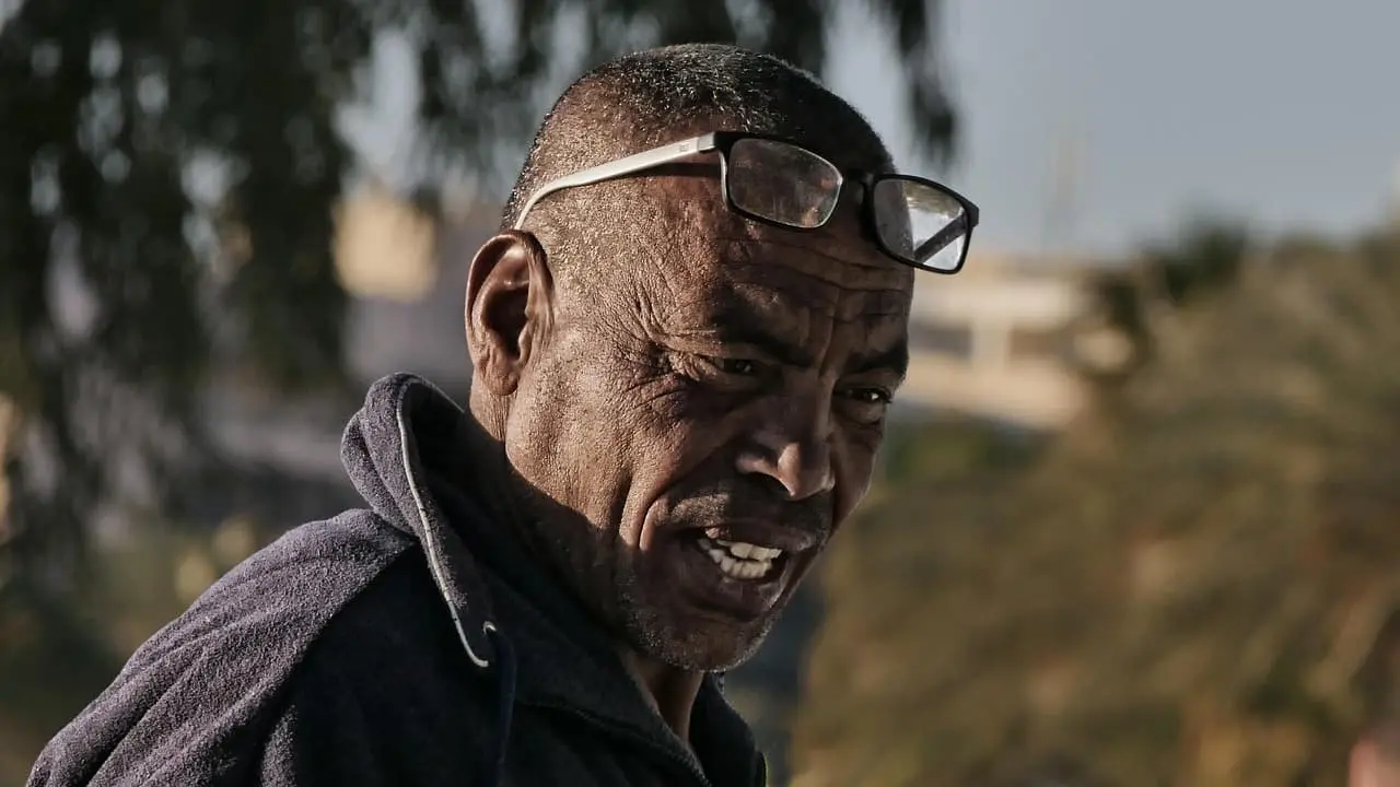 머리 숱이 줄어드는 진짜 이유, 모낭 노화를 부르는 염증성 노화와 AP-1 활성의 연결고리