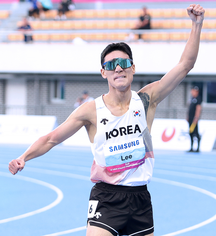 기뻐하는 이재웅 선수