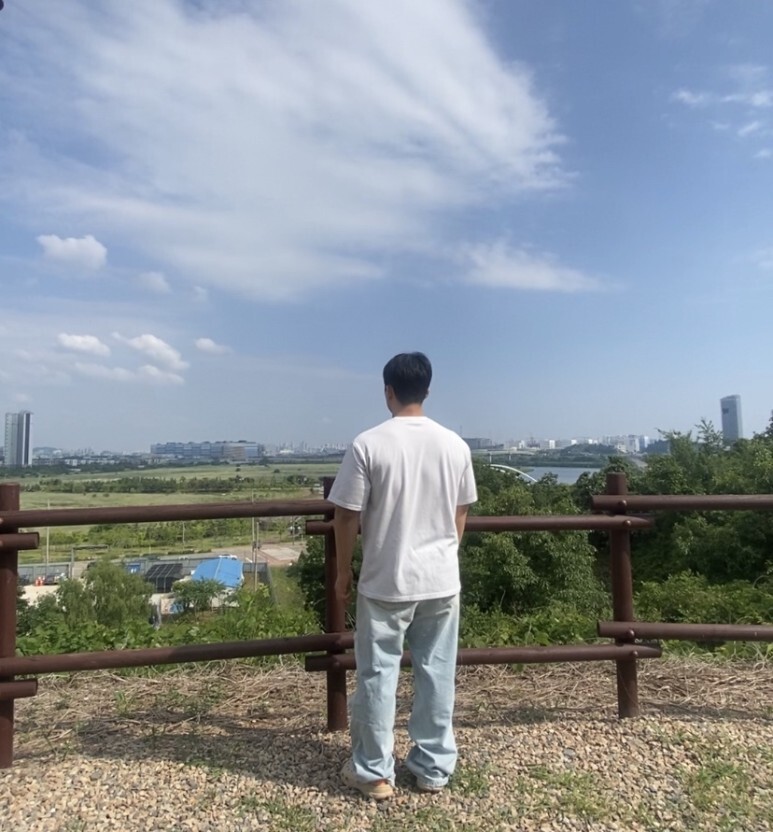 데일리룩(오뭘입) 어커버 오버핏 반팔, 에러스익셉티드 연청진 연청데미지진 연청데님팬츠, 크록스 클래식 올터레인 베이지, 남자데일리룩, 남자데일리코디, 남자데일리패션, ootd