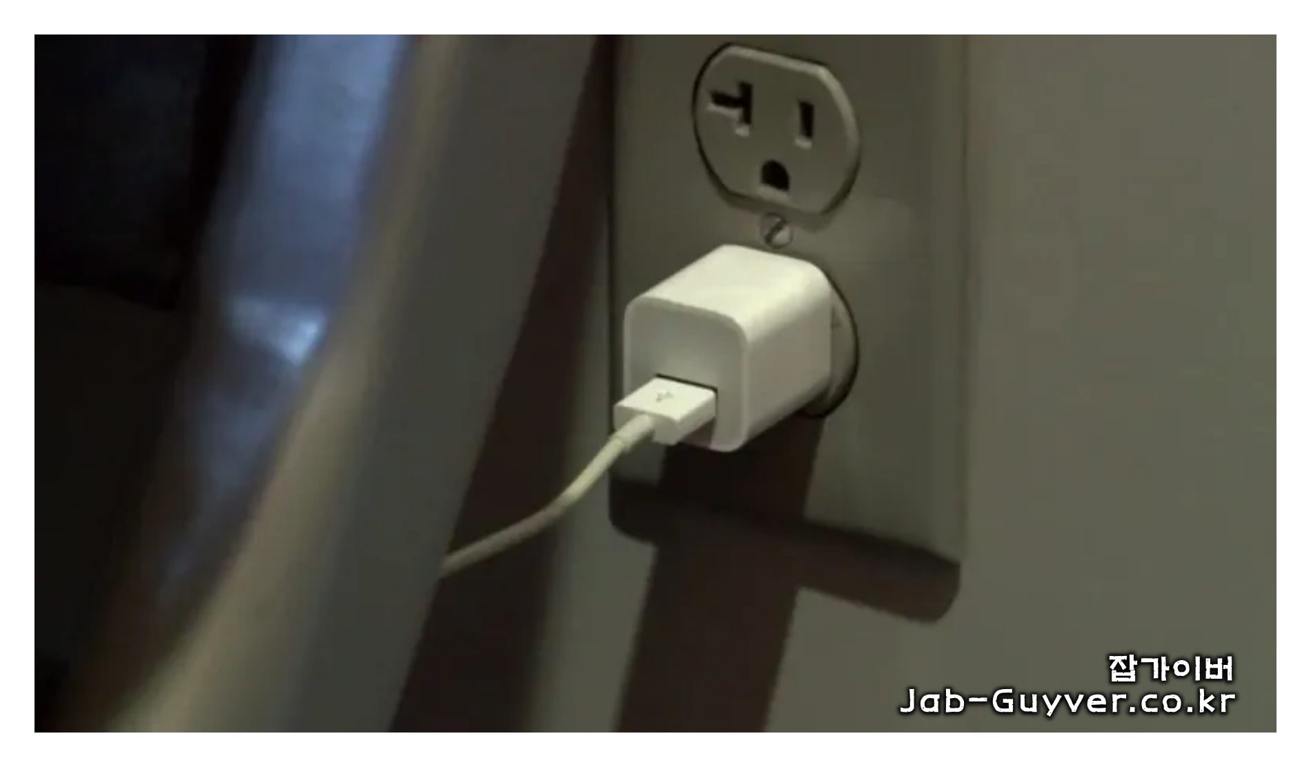 충전 중 온도 상승과 주의 상황을 보여주는 이미지