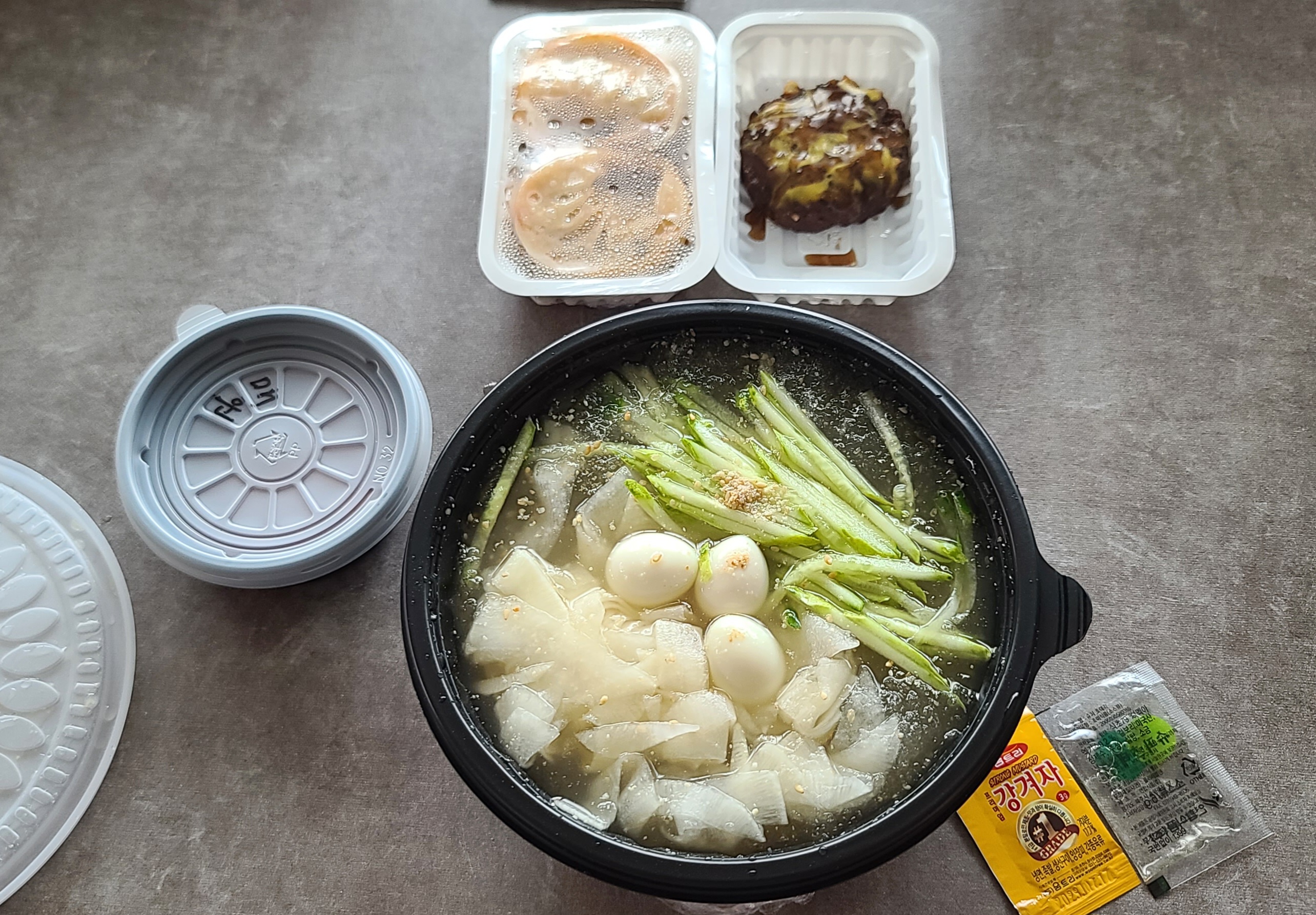 설천 숯불 고기 냉면 점심 식사 배달 맛집 구성품