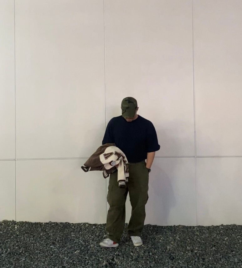 데일리룩(오뭘입)_도미넌트 야구점퍼 바시티 스타디움 재킷, 어커버 반팔, 프리즘웍스 카고 바지, 나이키 블레이저 로우, 남자데일리룩, 남자데일리코디, 남자데일리패션, ootd