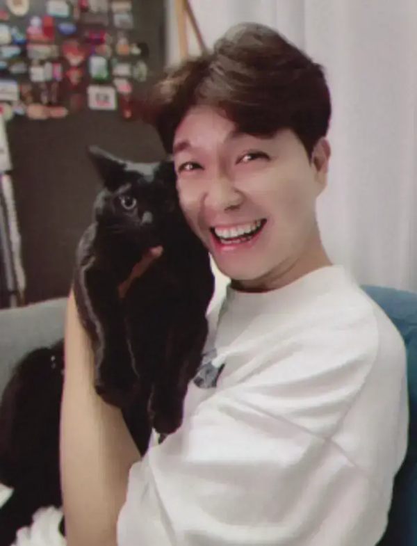 박수홍과-반려묘-다홍이-사진