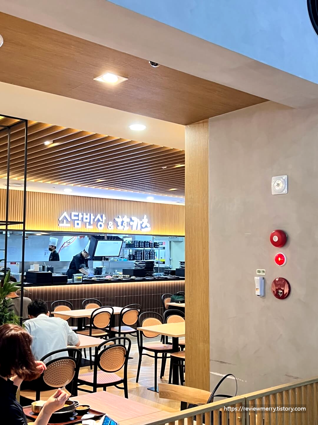 플레이팅라운지 내부