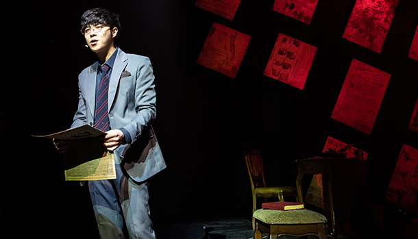 작가 '그레이 헌트'가 신문에 기고한 연재소설 <그림자 없는 남자>