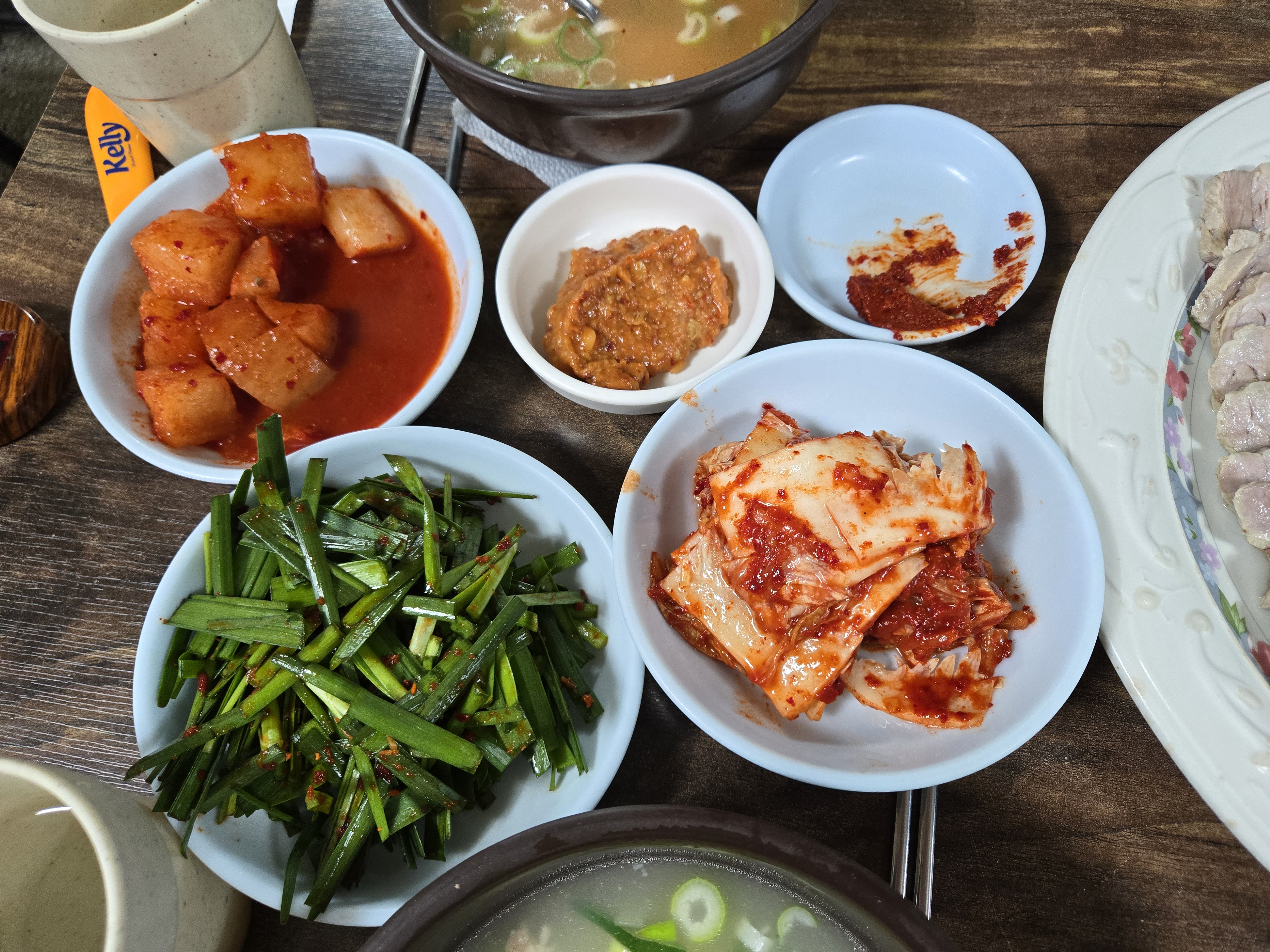 수성구 목련시장 맛집 대성국밥 반찬