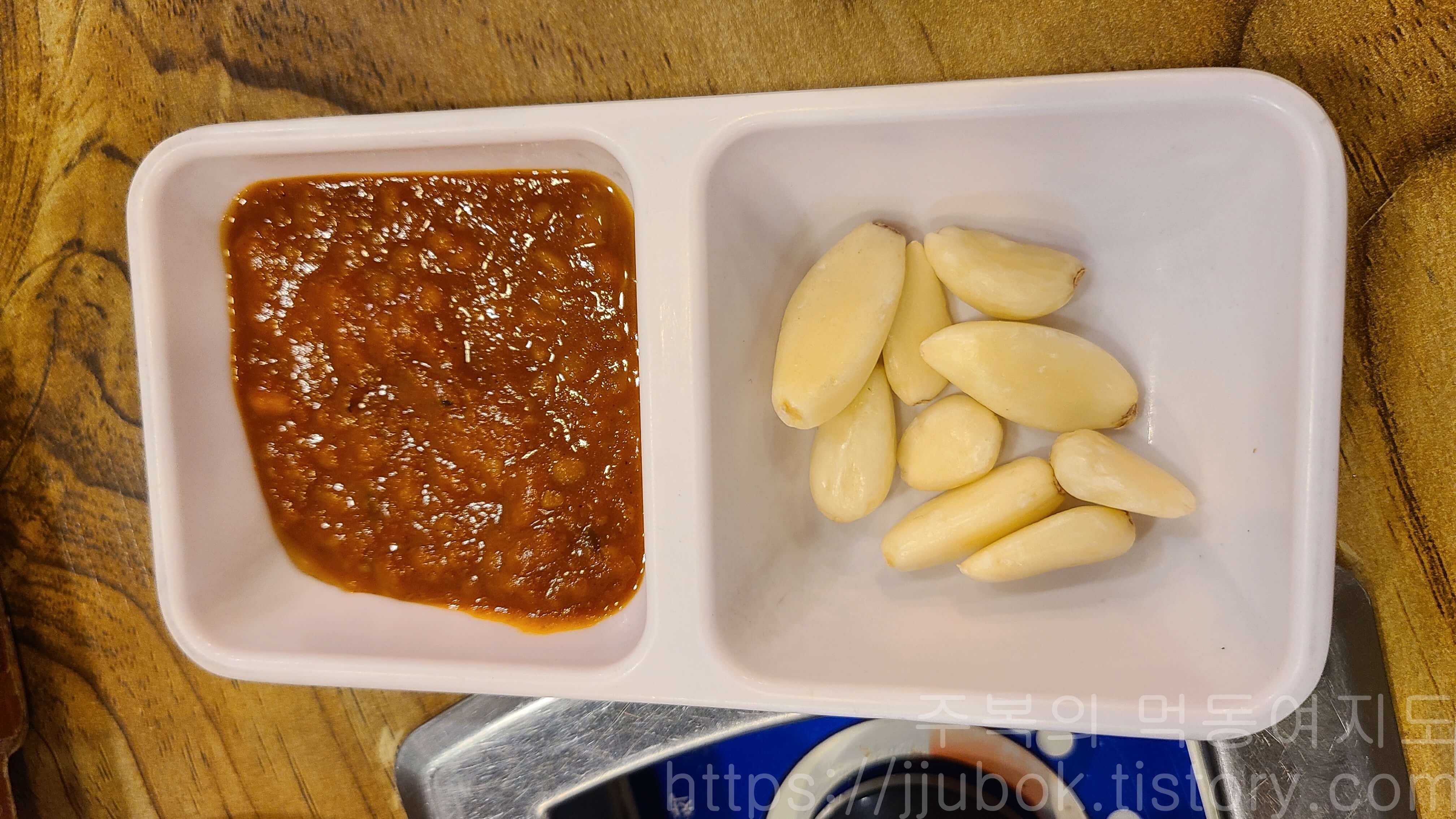 본가-풍년집-정육식당-작전점-밑반찬-쌈장-마늘