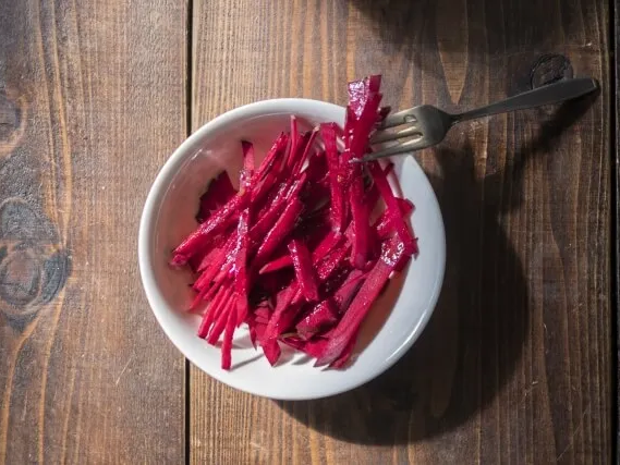 채를 썰어 먹는 비트