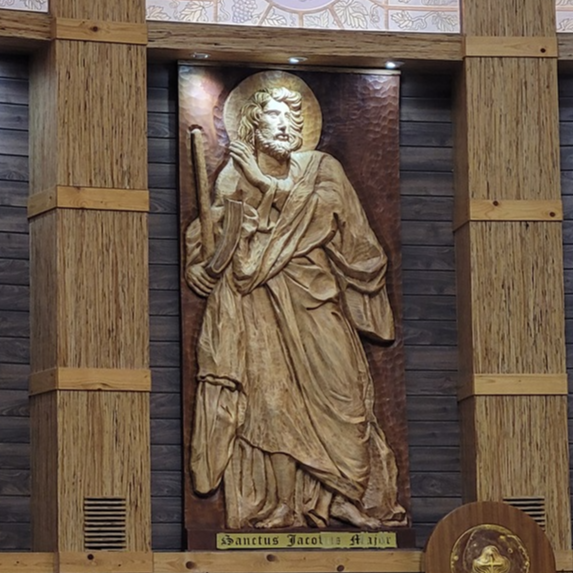 사진은 수원 정자동 주교좌성당 안에 있는 성 야고보 (대) 사도 부조 작품입니다.