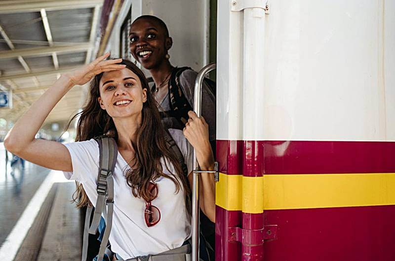 고속열차-출입구에-탑승한-모습