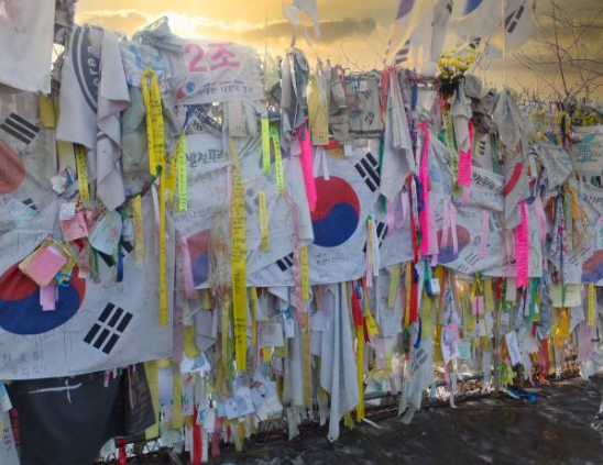 천안함 피격 사건의 침몰 원인과 사고 경과, 사고 결과, 논란.