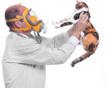 마스크를 쓰는 남자.