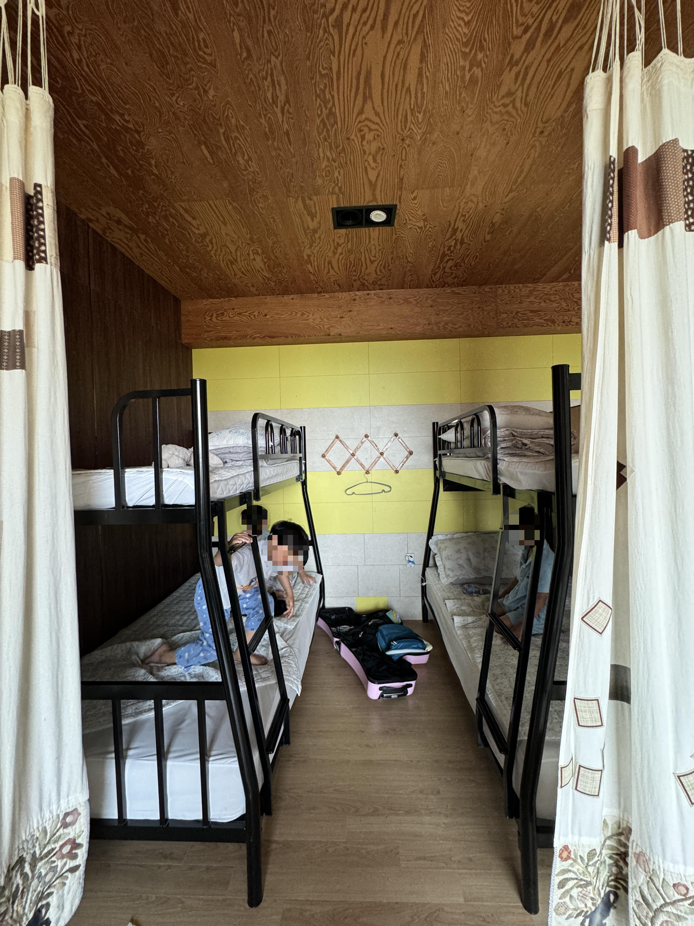 고성-티티펜션-1층-2층침대공간