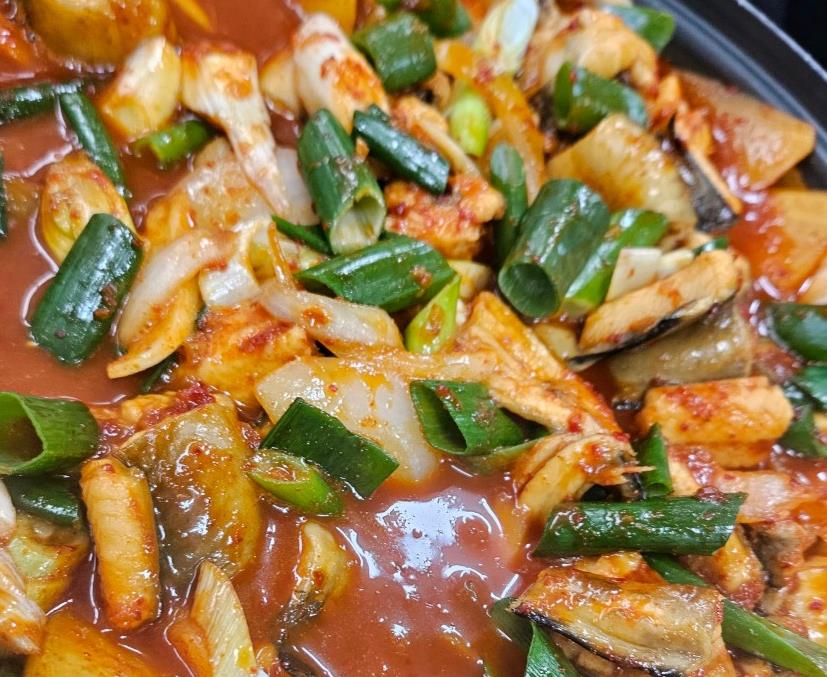 국물이 자작하게 나온 6시내고향 안면도수산시장 붕장어짜글이