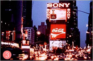 미국 브로드웨이으 타임스퀘어에 내걸었던 SONY의 네온 사인.