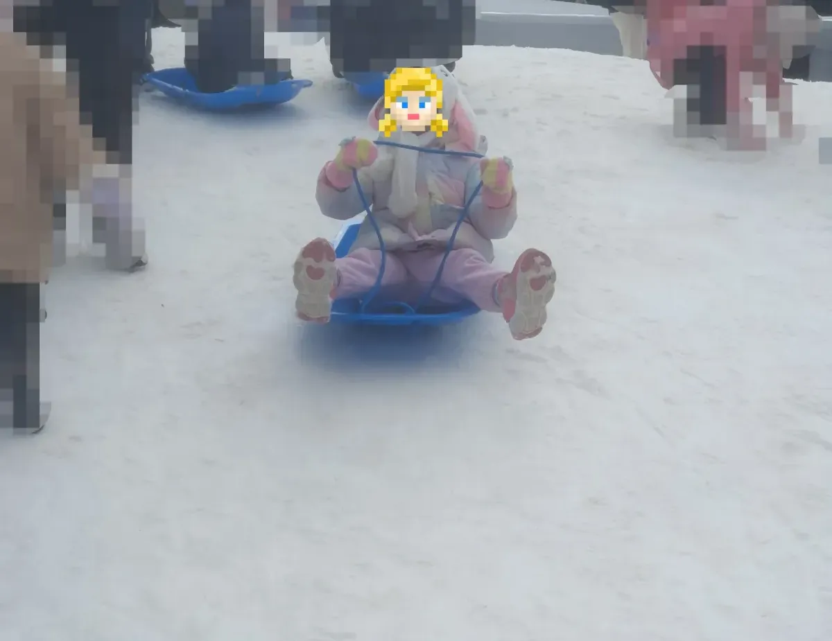 눈-썰매장-눈놀이동산에서-노는-아이 (2)