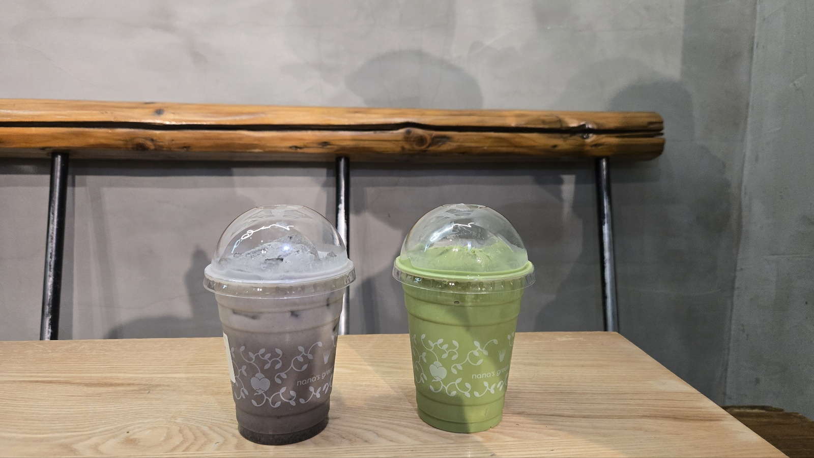뉴욕 코리안타운의 핫 플레이스 나나의 그린티(Nana's Green Tea의 검은깨 흑임자라테와 흑임자 아이스크림, 녹차 라테와 녹차 아이스크림