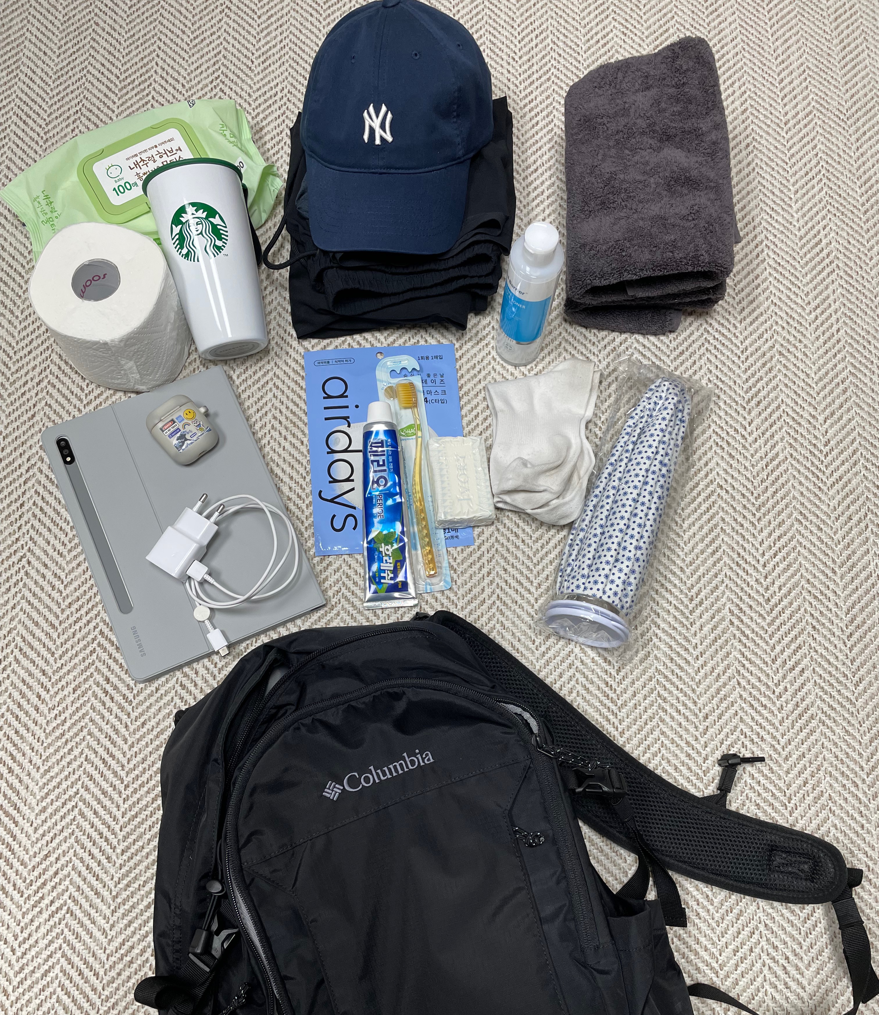 편도선 절제 수술 준비물 모음 사진
충전기&#44; 텀블러&#44; 휴지&#44; 로션&#44; 치약&#44; 칫솔&#44; 수건&#44; 냉찜질 주머니&#44; 물티슈