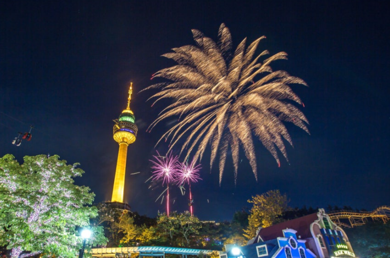 회전목마 앞, 부메랑 앞