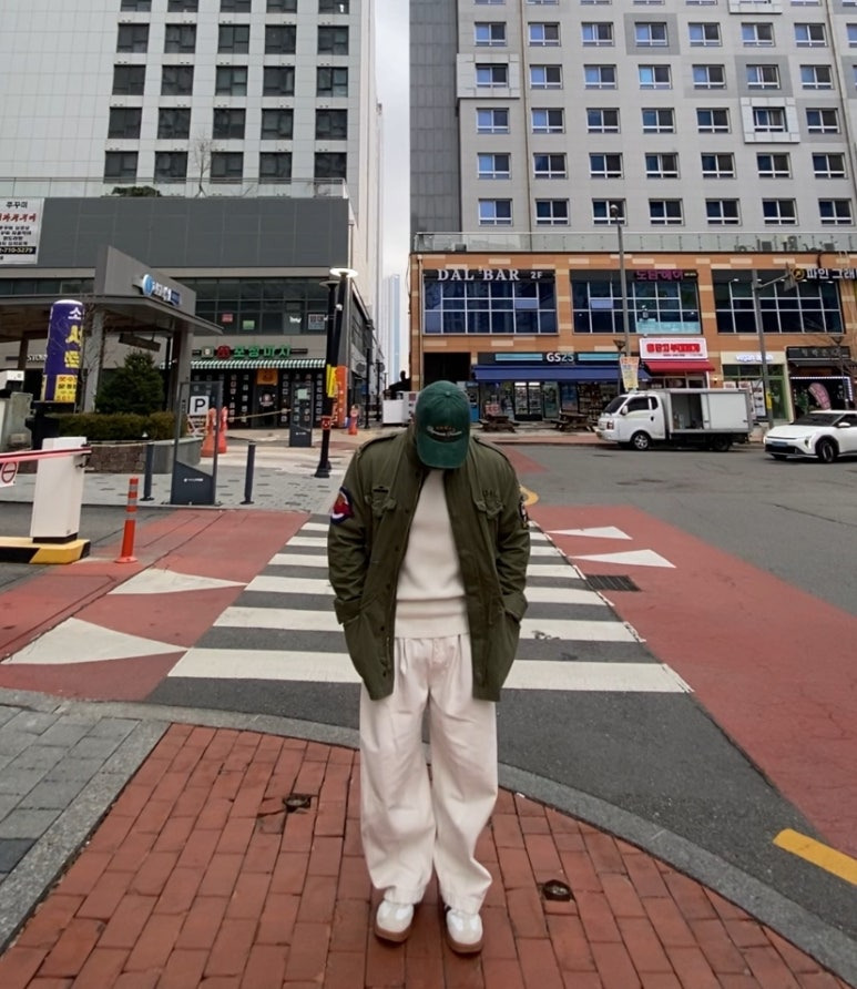 데일리룩('25.12.27.)브이투 스톤워싱 빈티지 볼캡, 폴로랄프로렌 야상자켓 빈티지 야상 M-65, 유니클로 모크넥니트, 무신사스탠다드 벌룬팬츠, 아디다스 그라다스 FW7208