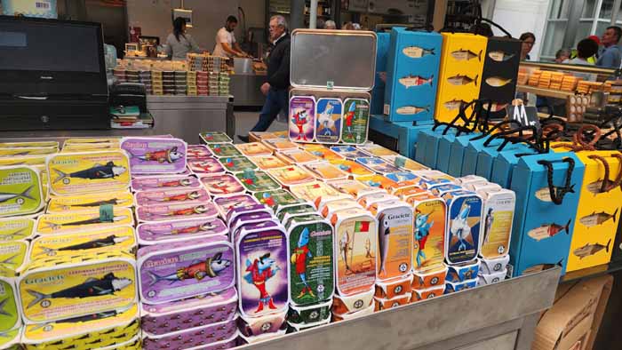 알록달록 포르투의 기념품 정어리 통조림-볼량 시장