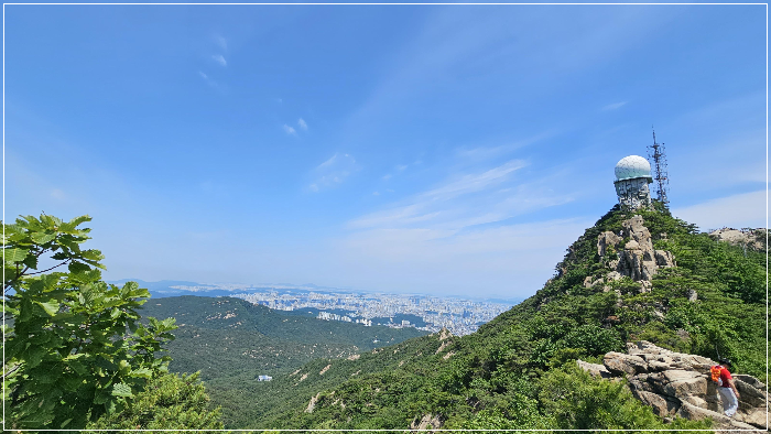 관악산 정상 부근